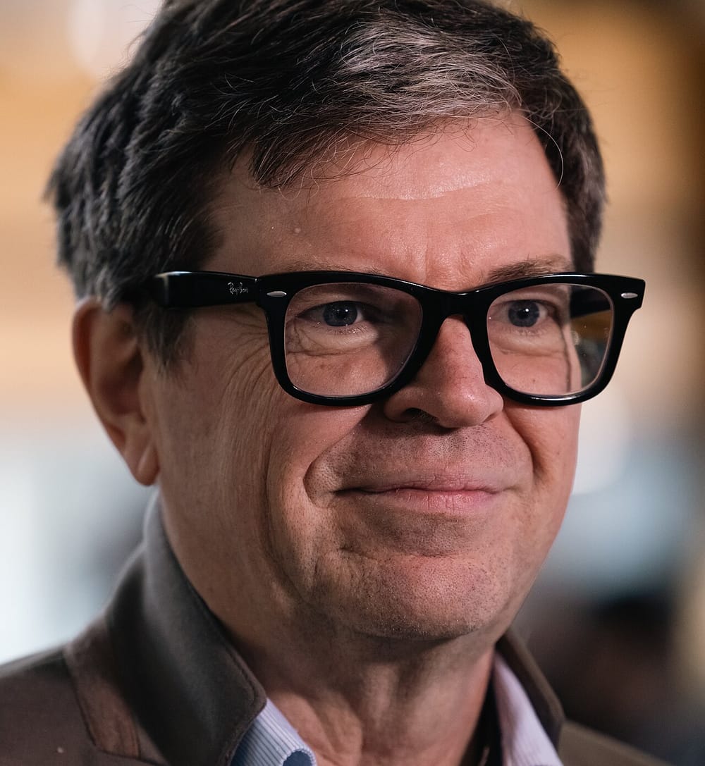 Portrait de Yann LeCun en 2025, lors d’une conférence à l’École polytechnique